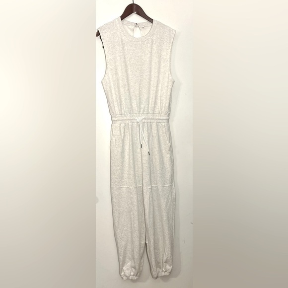 Women's Casual Light Gray Jumpsuit Sleeveless Loose One Piece
Ones ir Po… - Picture 6 of 9